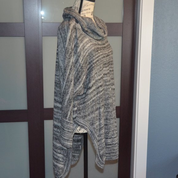 Sweatter - Picture 2 of 4